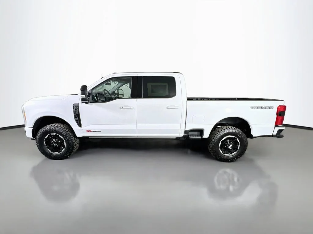 New 2026 Oxford White Ford Lariat image 6