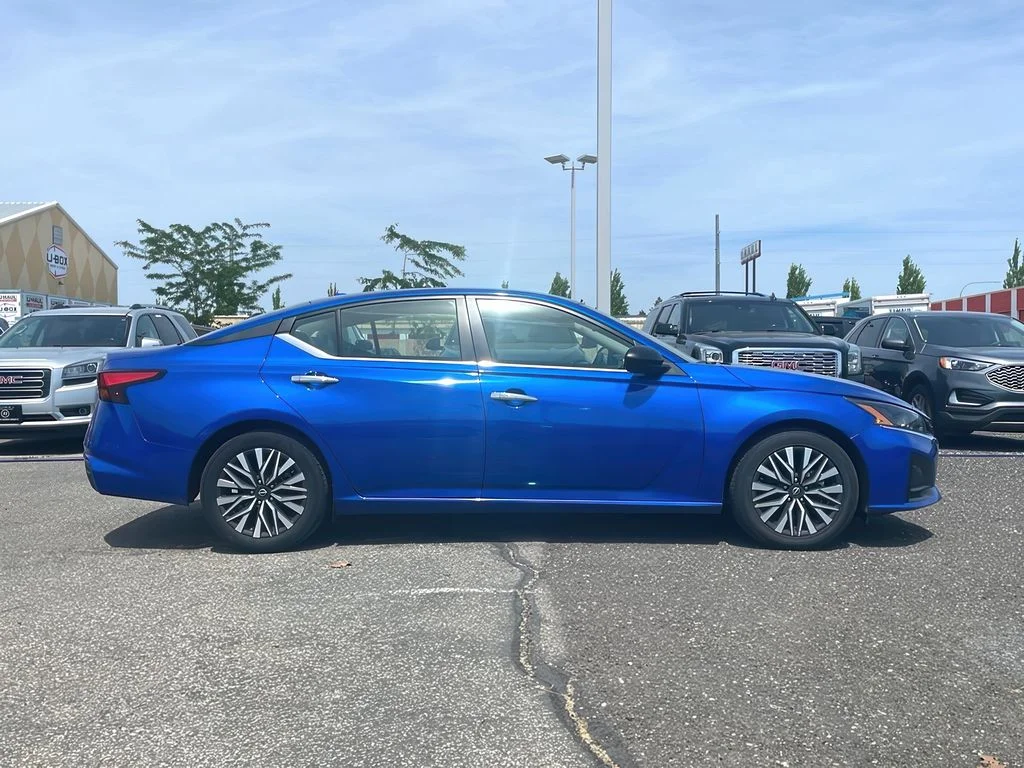 Used 2025 Bluestone Pearl Nissan SV image 8