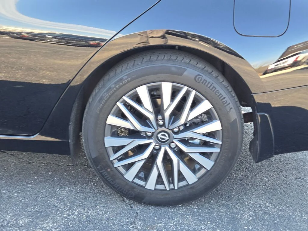Used 2024 Black Nissan 2.5 SV image 16