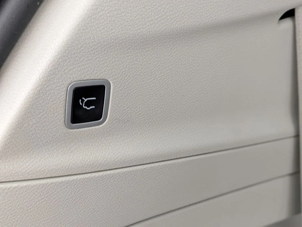 Used 2024 White Chrysler Touring L image 15