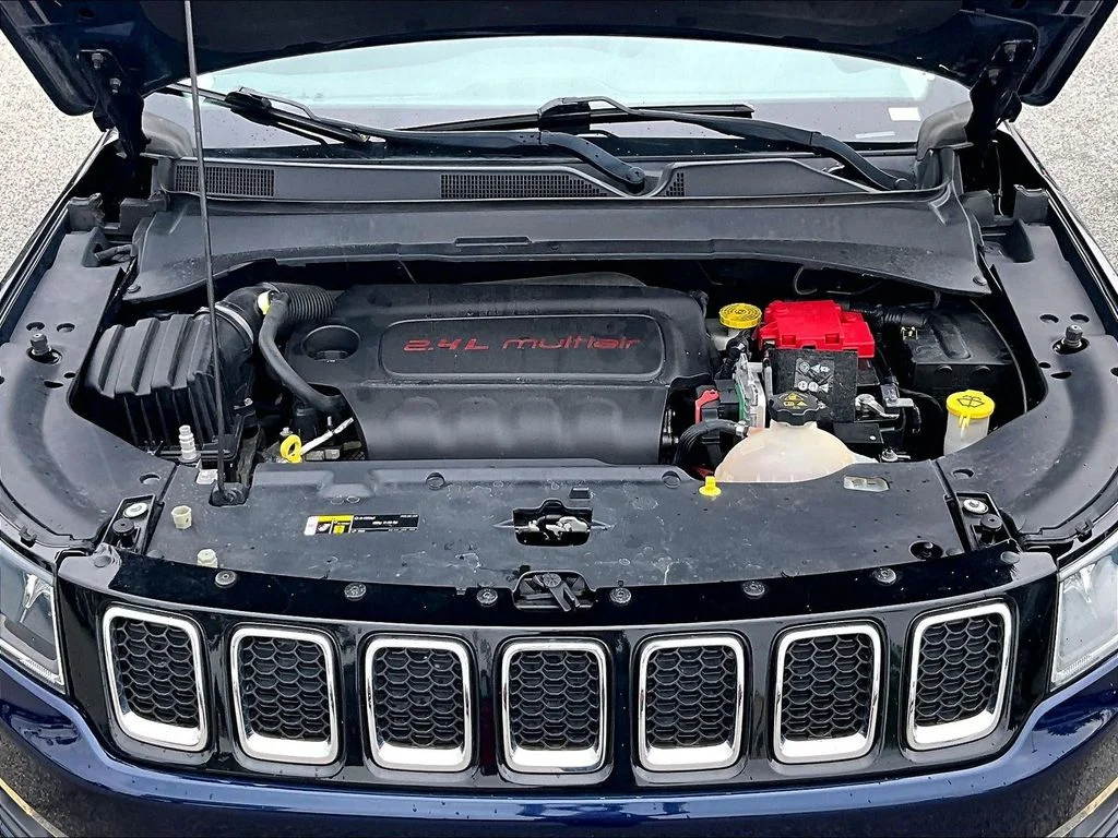 Used 2019 Blue Jeep Latitude image 11
