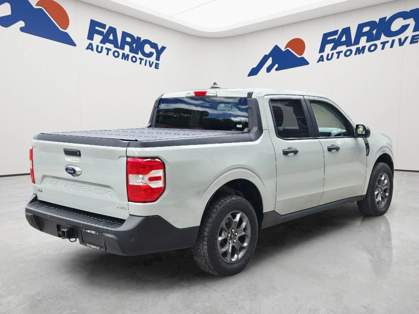 Used 2024 Cactus Gray Ford XLT image 5