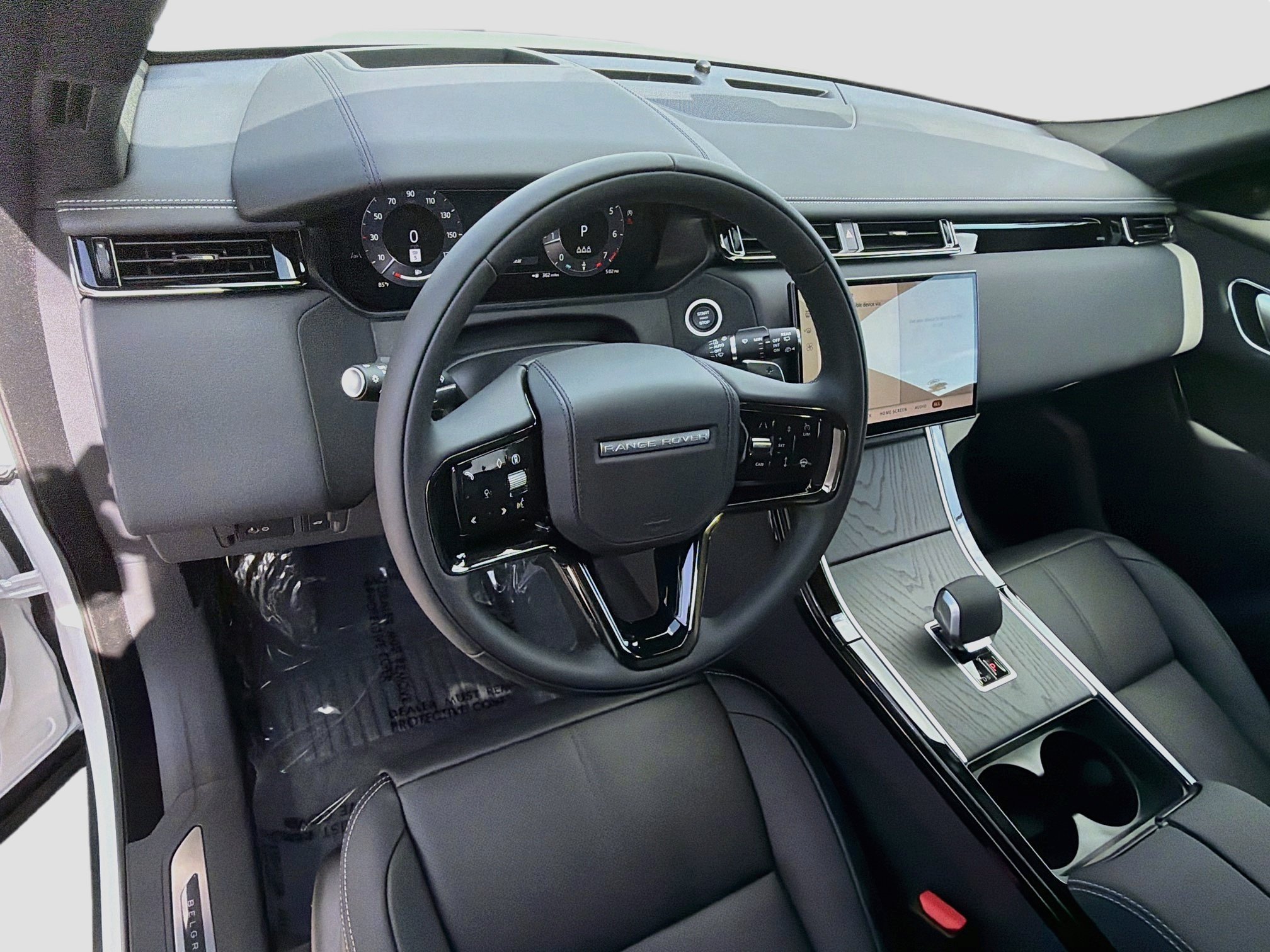 New 2026 Fuji White LAND ROVER  image 26
