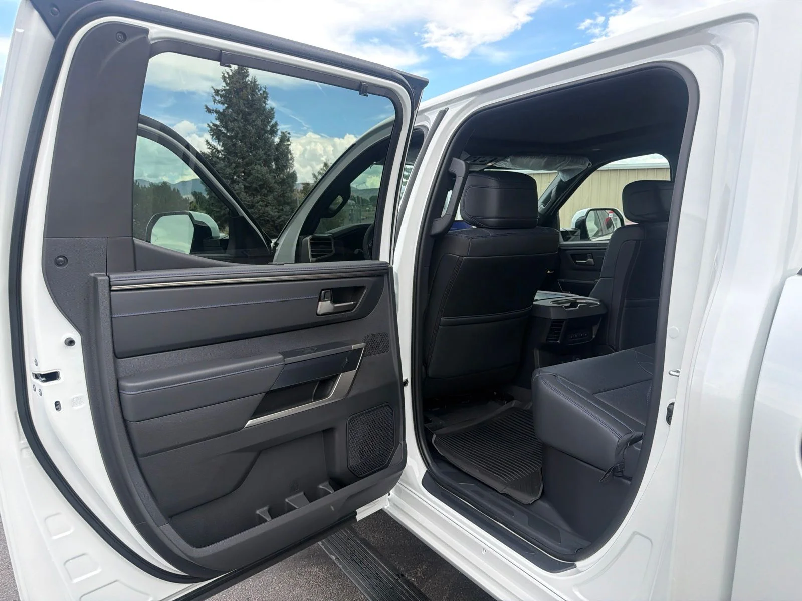 New 2026 Wind Chill Pearl Toyota Platinum image 28