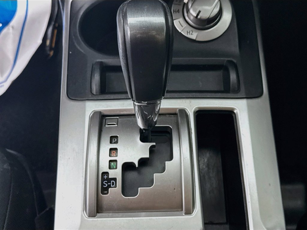 Used 2018 Midnight Black Metallic Toyota SR5 image 18
