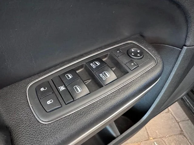 2018 Chrysler 300 Touring - Photo 10