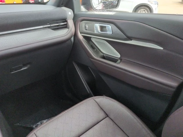 New 2027 Ruby Red Metallic Tinted Clearcoat Ford Platinum™ image 19