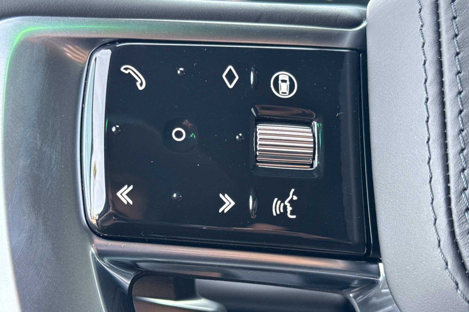 New 2026 Santorini Black Land Rover SE image 28