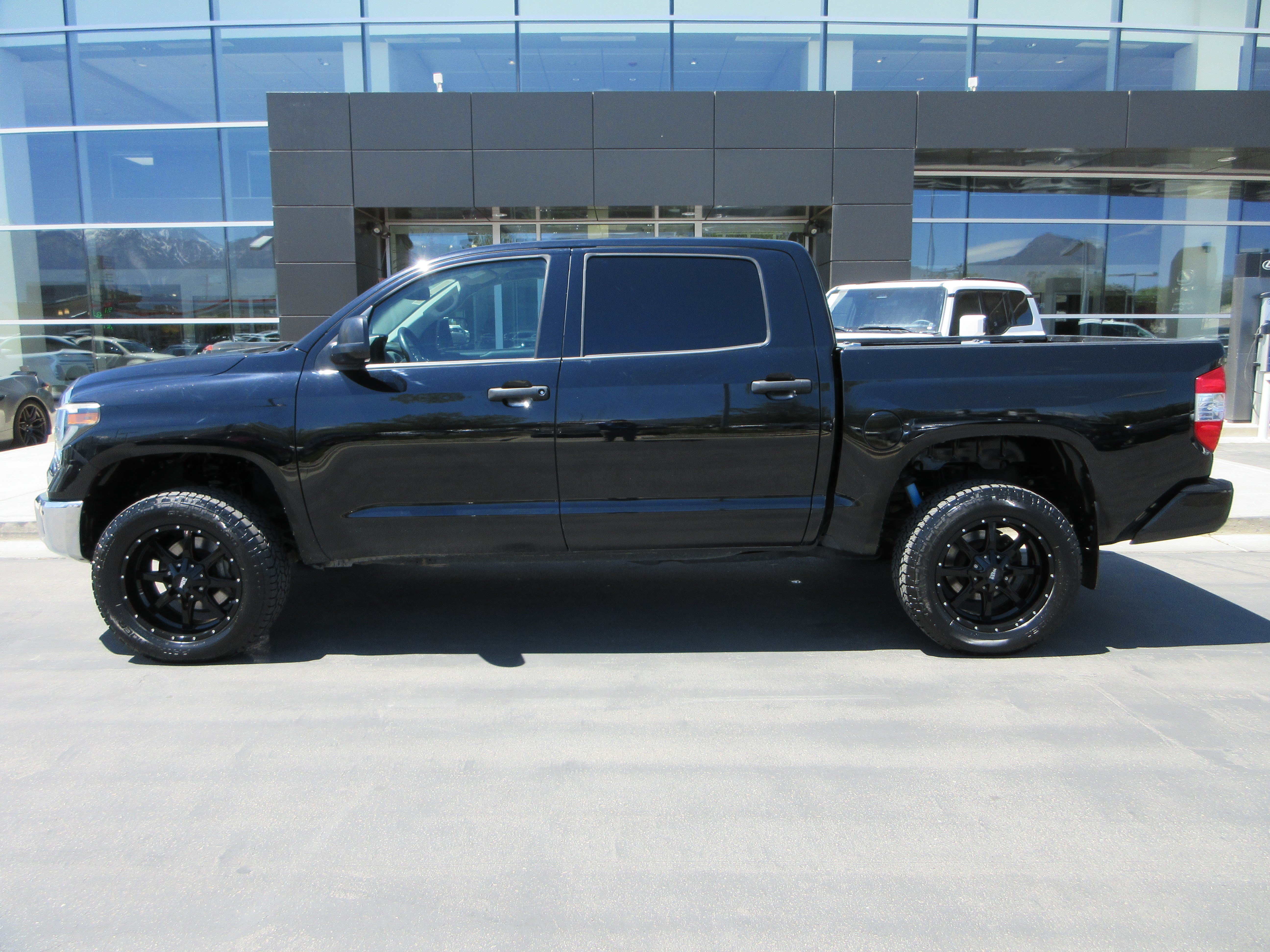 Used 2019 Midnight Black Metallic Toyota SR5 image 3