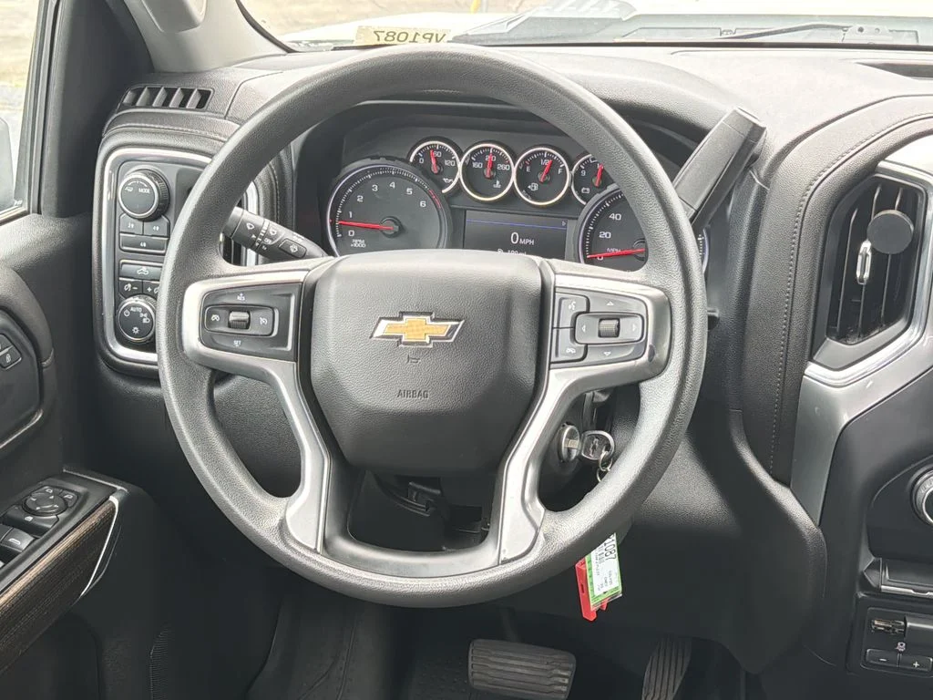 Used 2022 White Chevrolet LT image 24