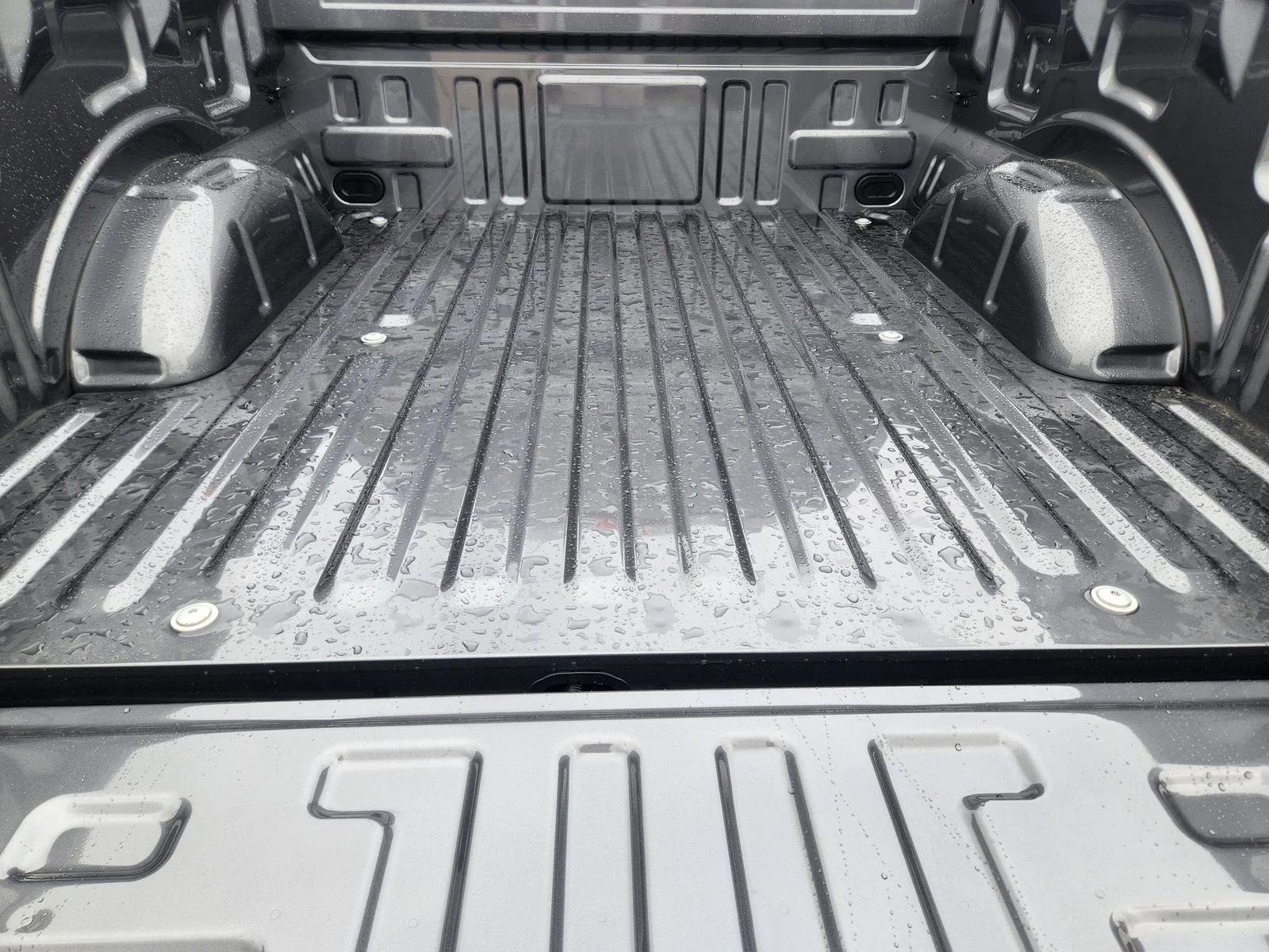 New 2026 Carbonized Gray Metallic Ford XLT image 23