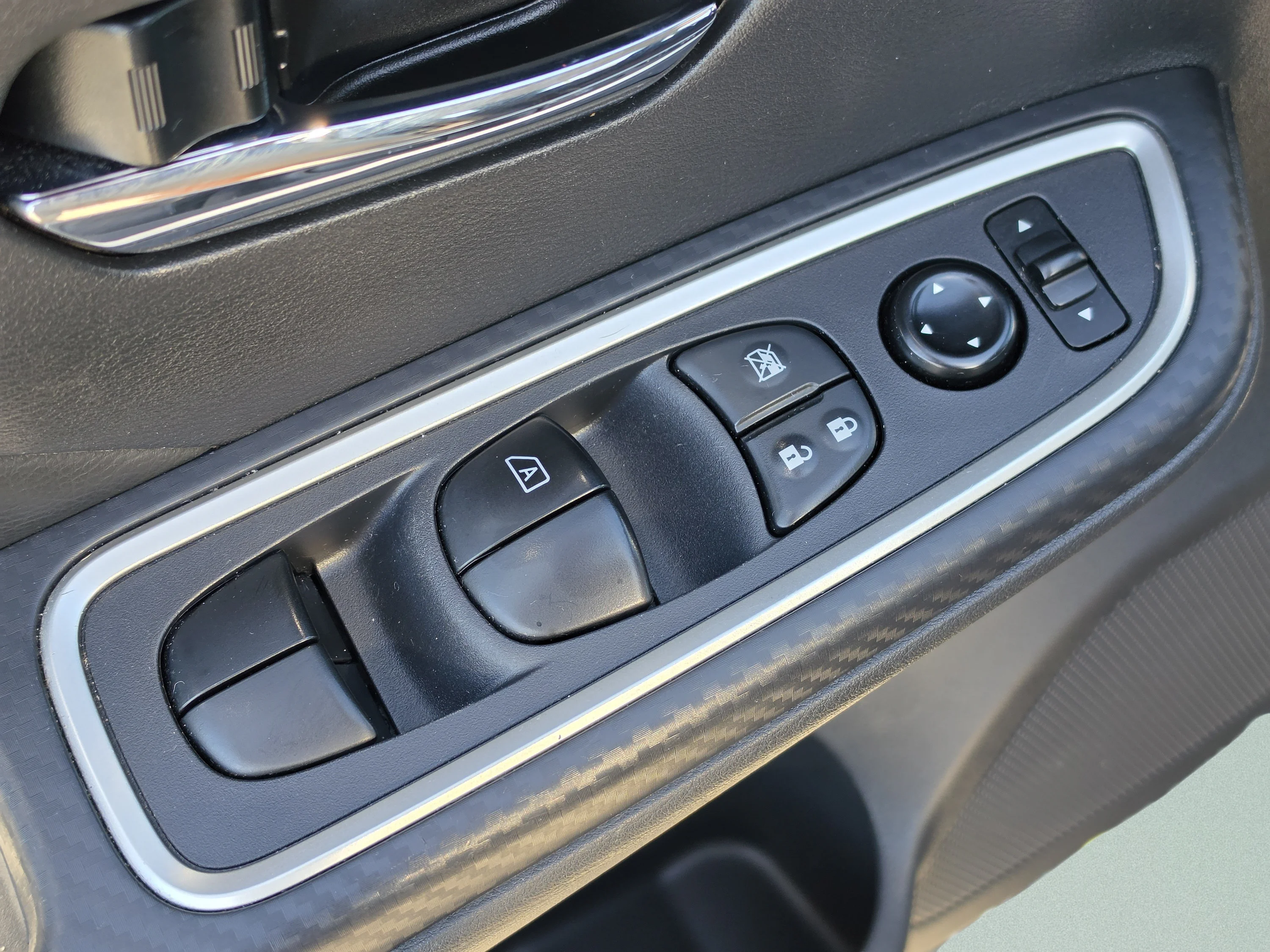 Used 2025 Super Black Nissan SR image 23