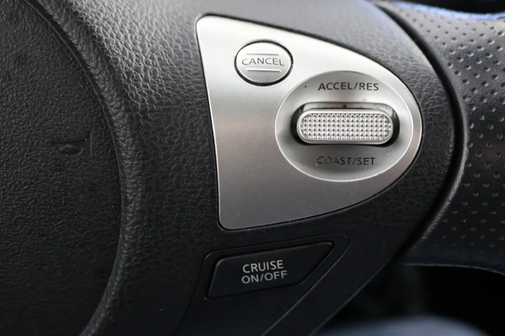 Used 2014 Brilliant Silver Nissan S image 12