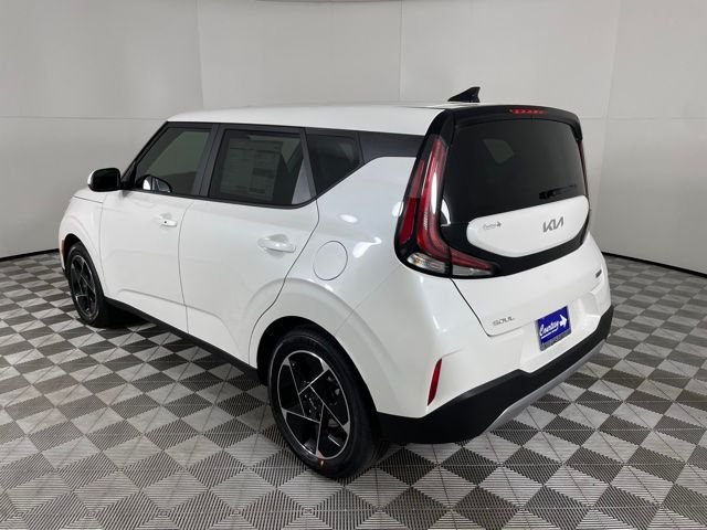 Used 2023 White Kia EX image 7