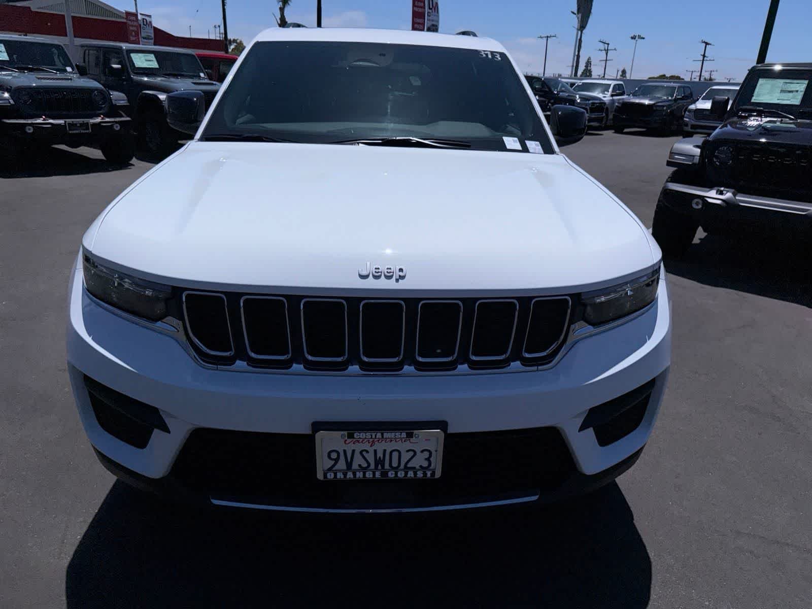 Used 2025 Bright White Clearcoat Jeep Laredo X image 3