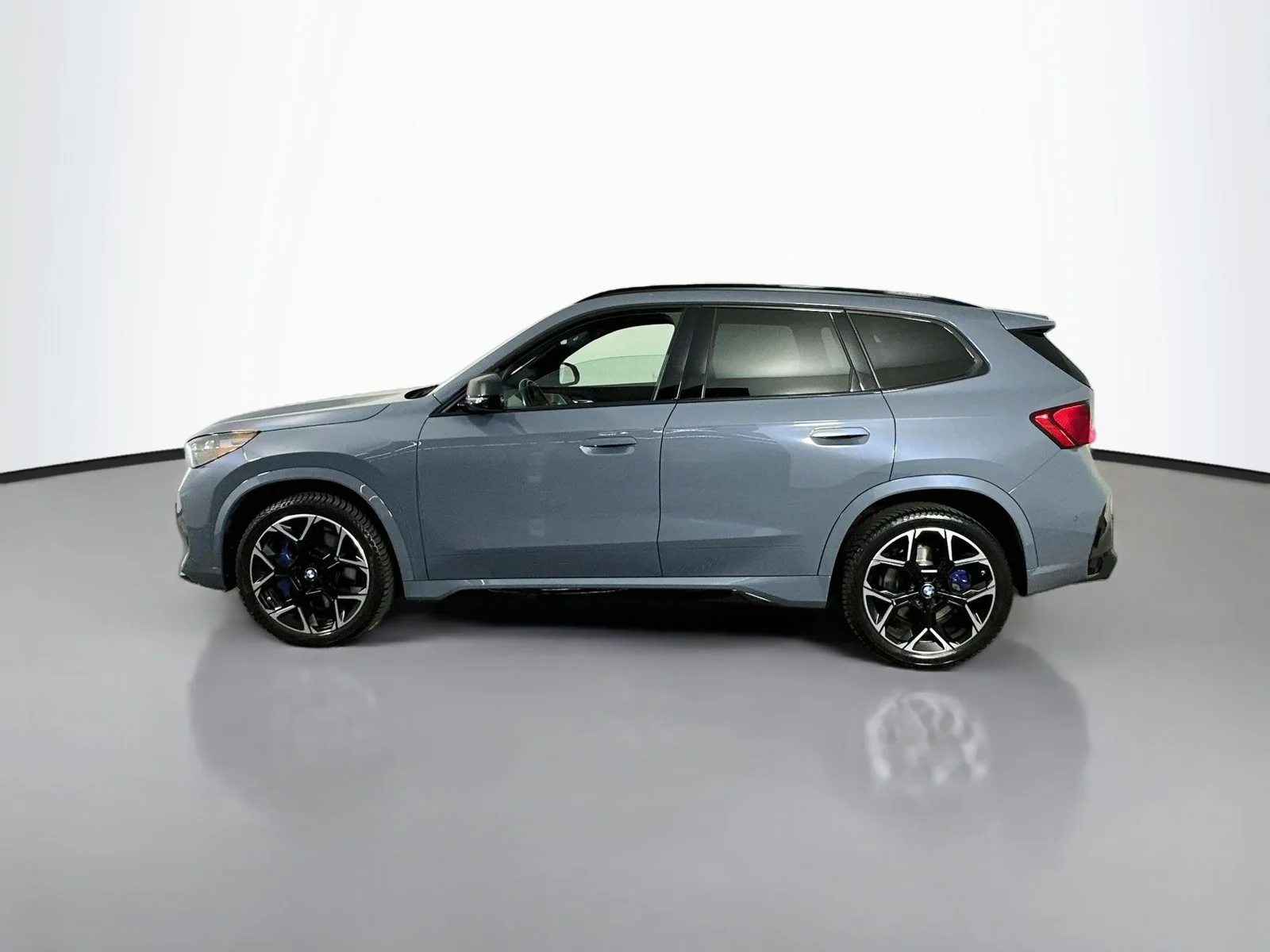 Used 2024 Storm Bay Metallic BMW M35i image 4