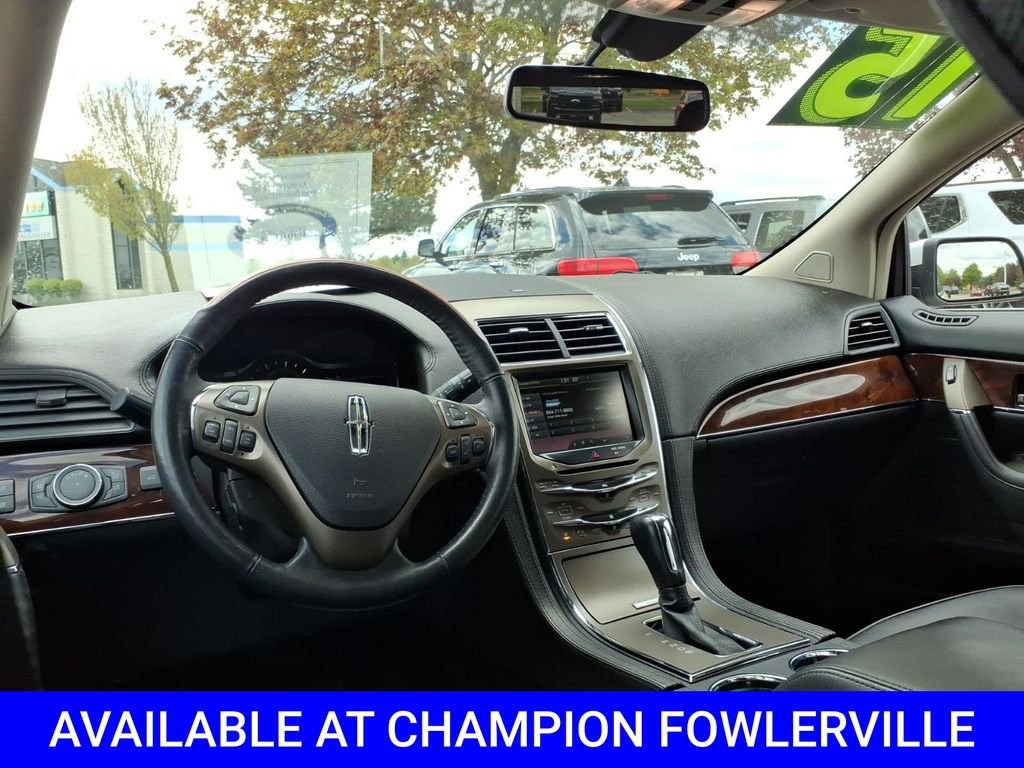 Used 2015 White Lincoln Base image 9