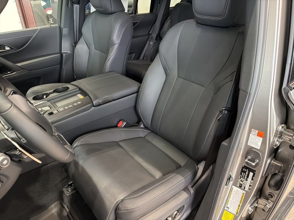2025 Lexus LX 700h Luxury - Photo 18