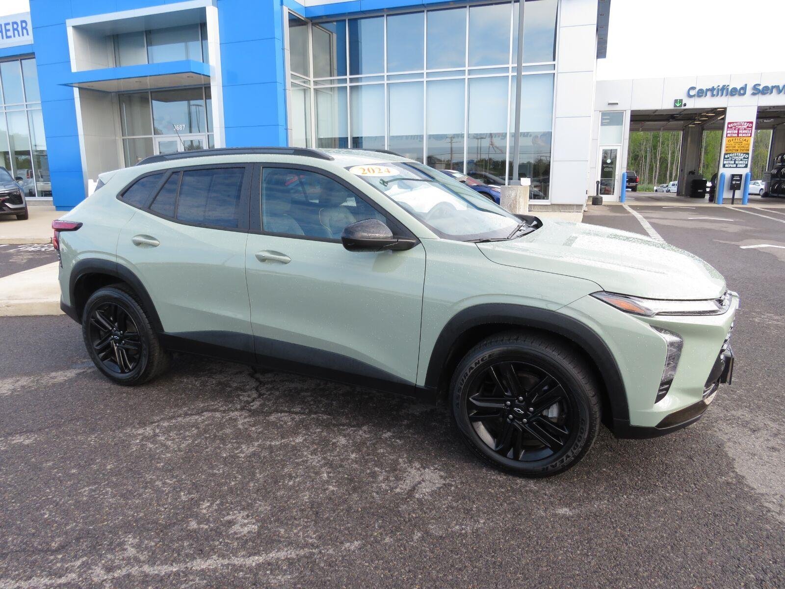 Used 2024 Cacti Green Chevrolet ACTIV image 6