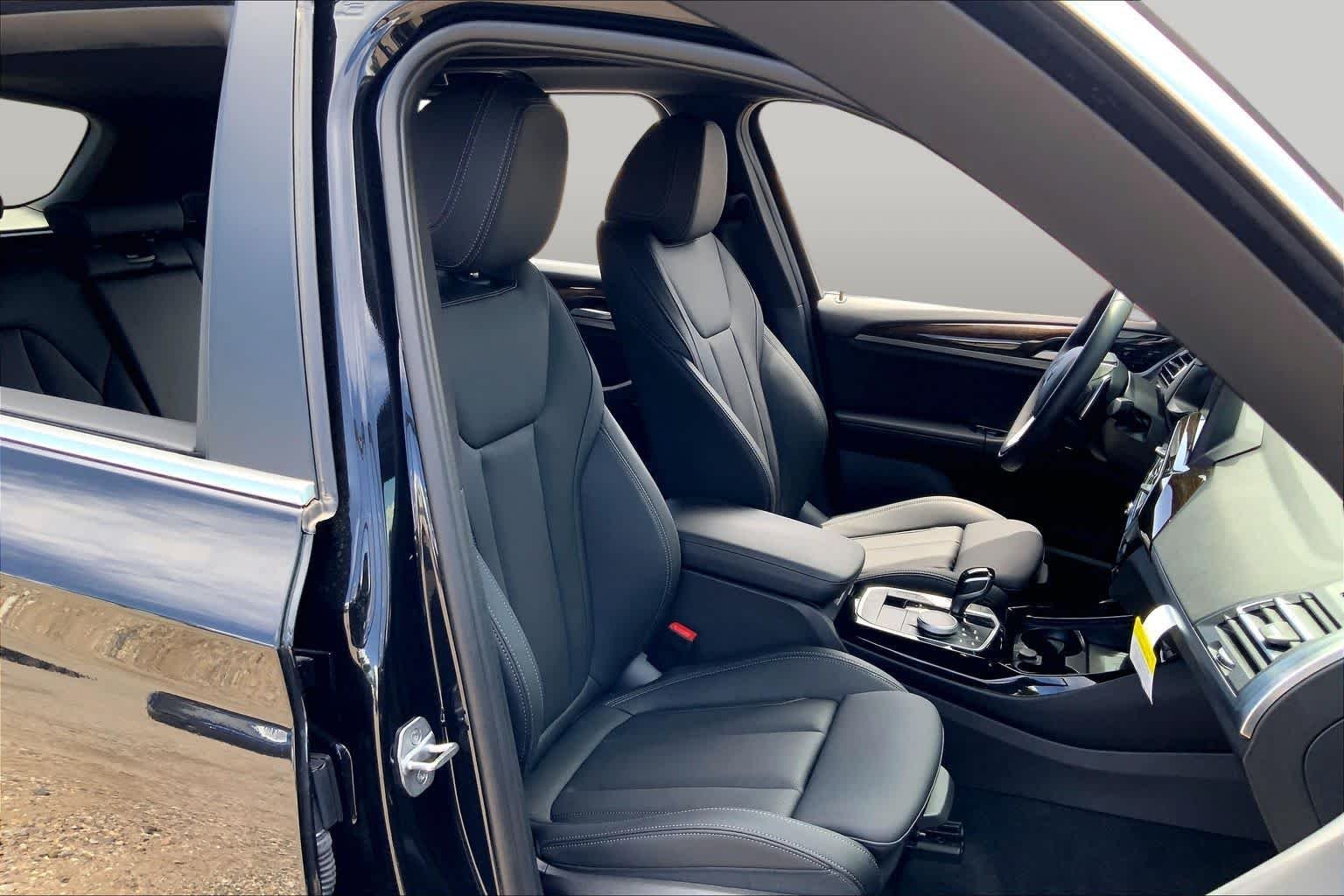 Used 2023 Black Sapphire Metallic BMW xDrive30i image 8