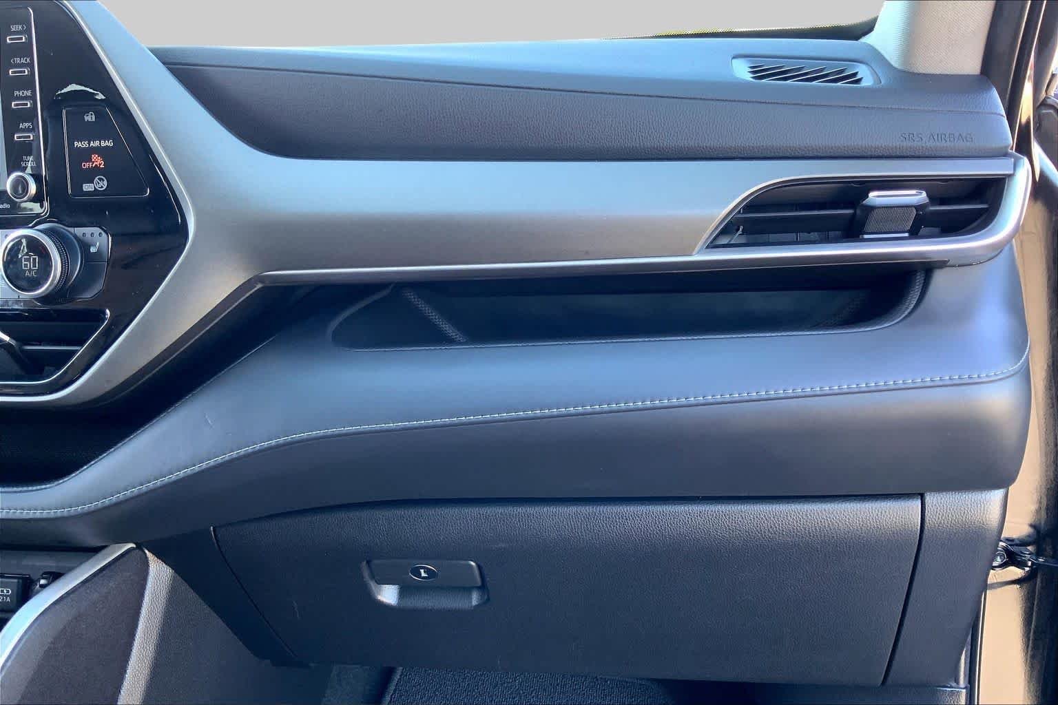 Used 2021 Midnight Black Metallic Toyota XLE image 18