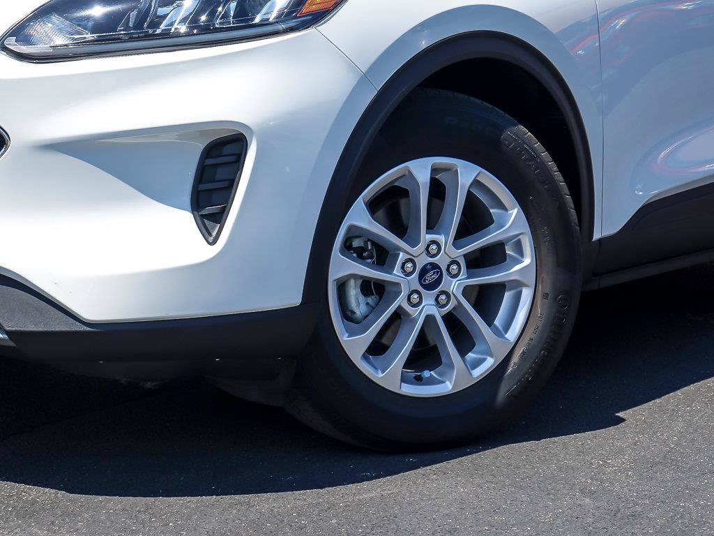 Used 2022 White Metallic Ford SE Hybrid image 4