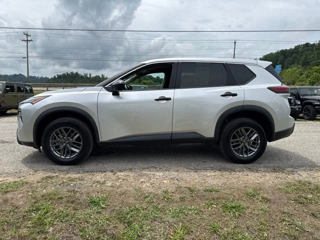 Used 2024 Silver Nissan S image 6