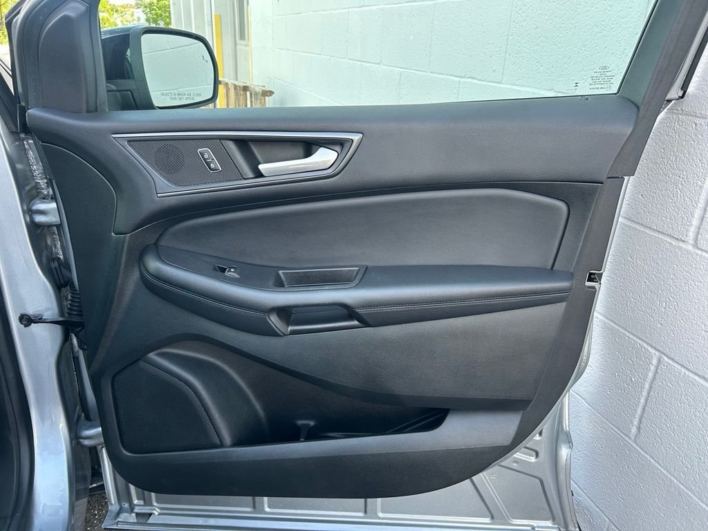 Used 2022 Silver Ford SE image 30