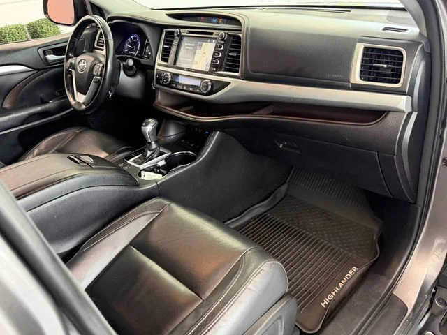 Certified Used 2017 Gray Toyota XLE image 13