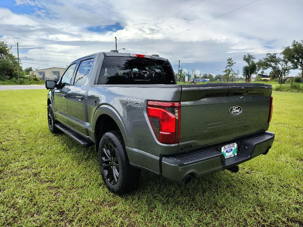 New 2026 Carbonized Gray Metallic Ford XLT CREW CAB 4X4 5.0 image 3