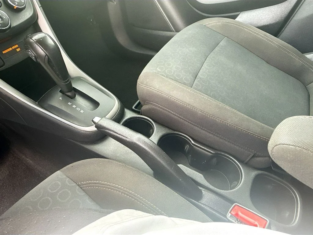Used 2020 White Chevrolet LS image 17