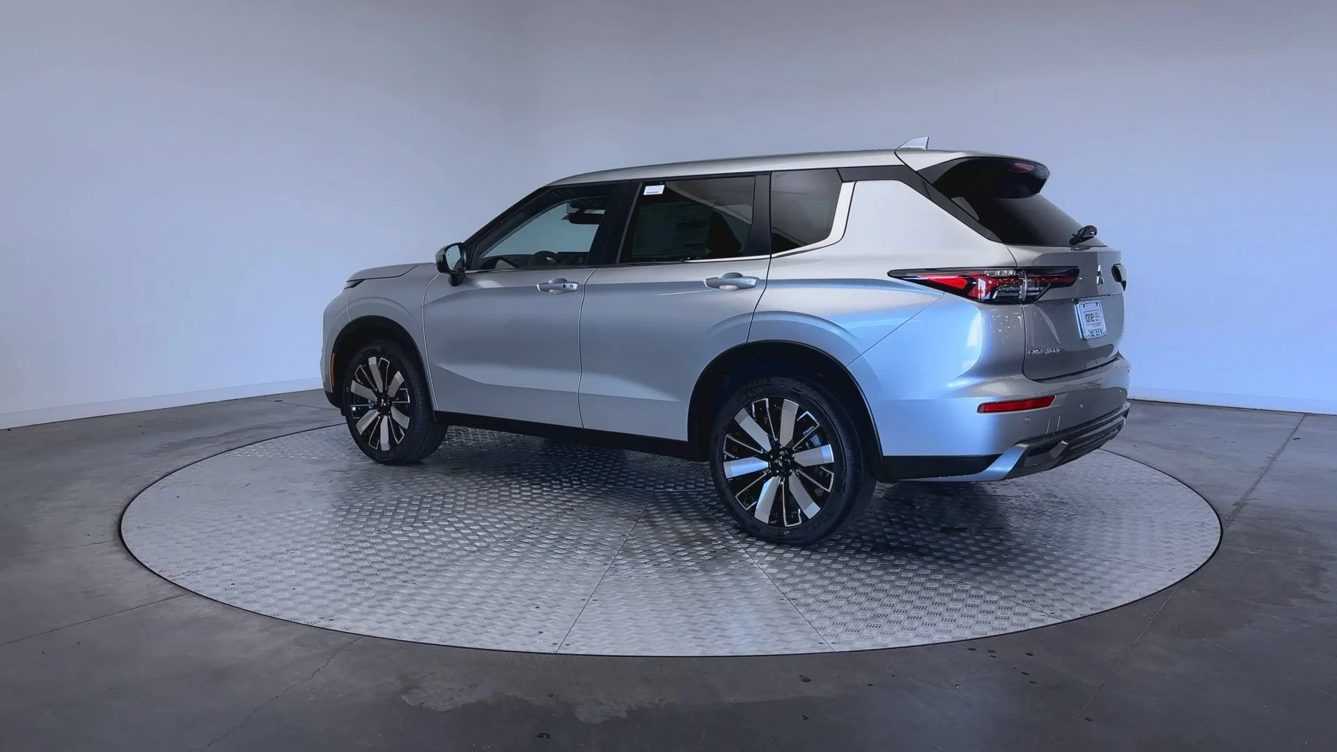 New 2026 Alloy Silver Metallic Mitsubishi SE image 6
