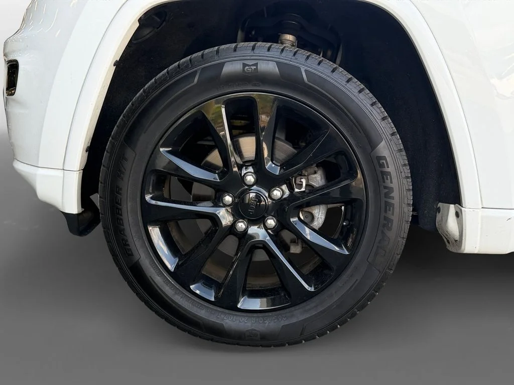 Used 2020 White Jeep Altitude image 17