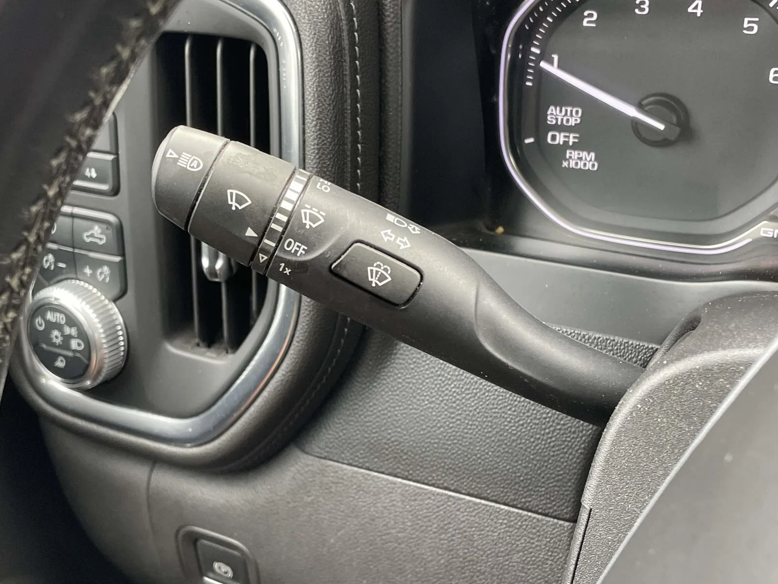 Used 2020 Dark Sky Metallic GMC SLT image 15
