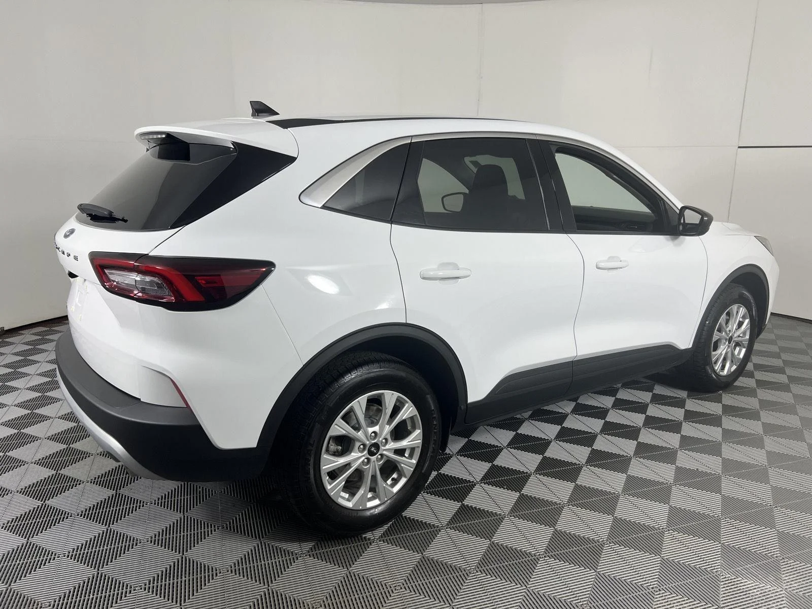 Used 2023 Oxford White Ford Active image 11
