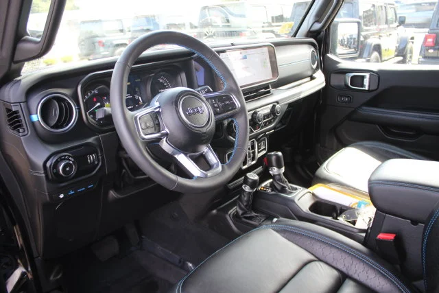 Used 2024 Black Jeep High Altitude 4xe image 3