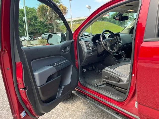 Used 2019 Red Chevrolet Z71 image 4