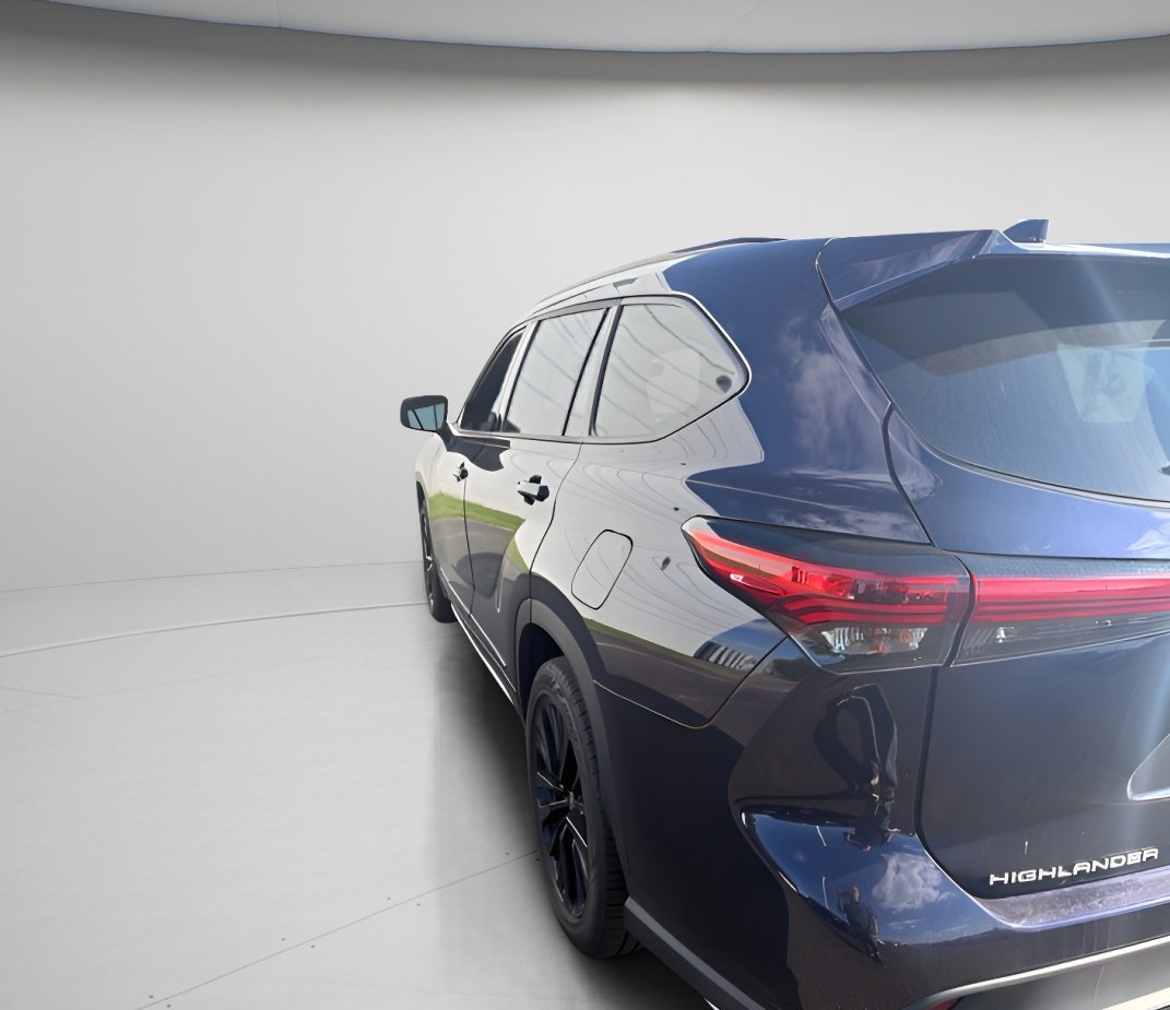 Used 2023 Blueprint Toyota Limited image 12