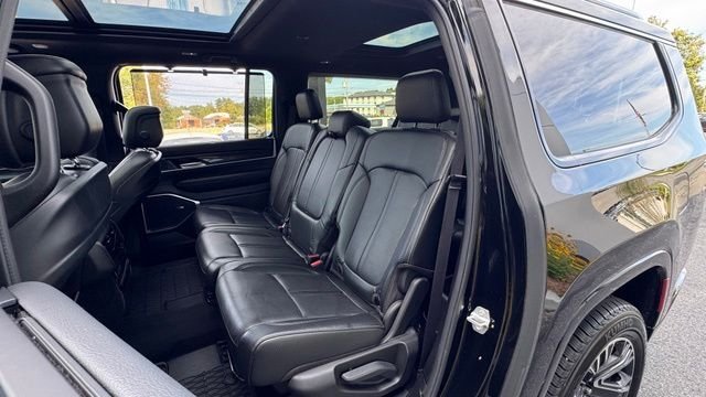 Used 2024 Diamond Black Crystal Pearlcoat Jeep Base image 18