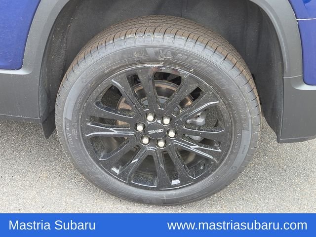 Used 2023 Blue GMC SLT image 32