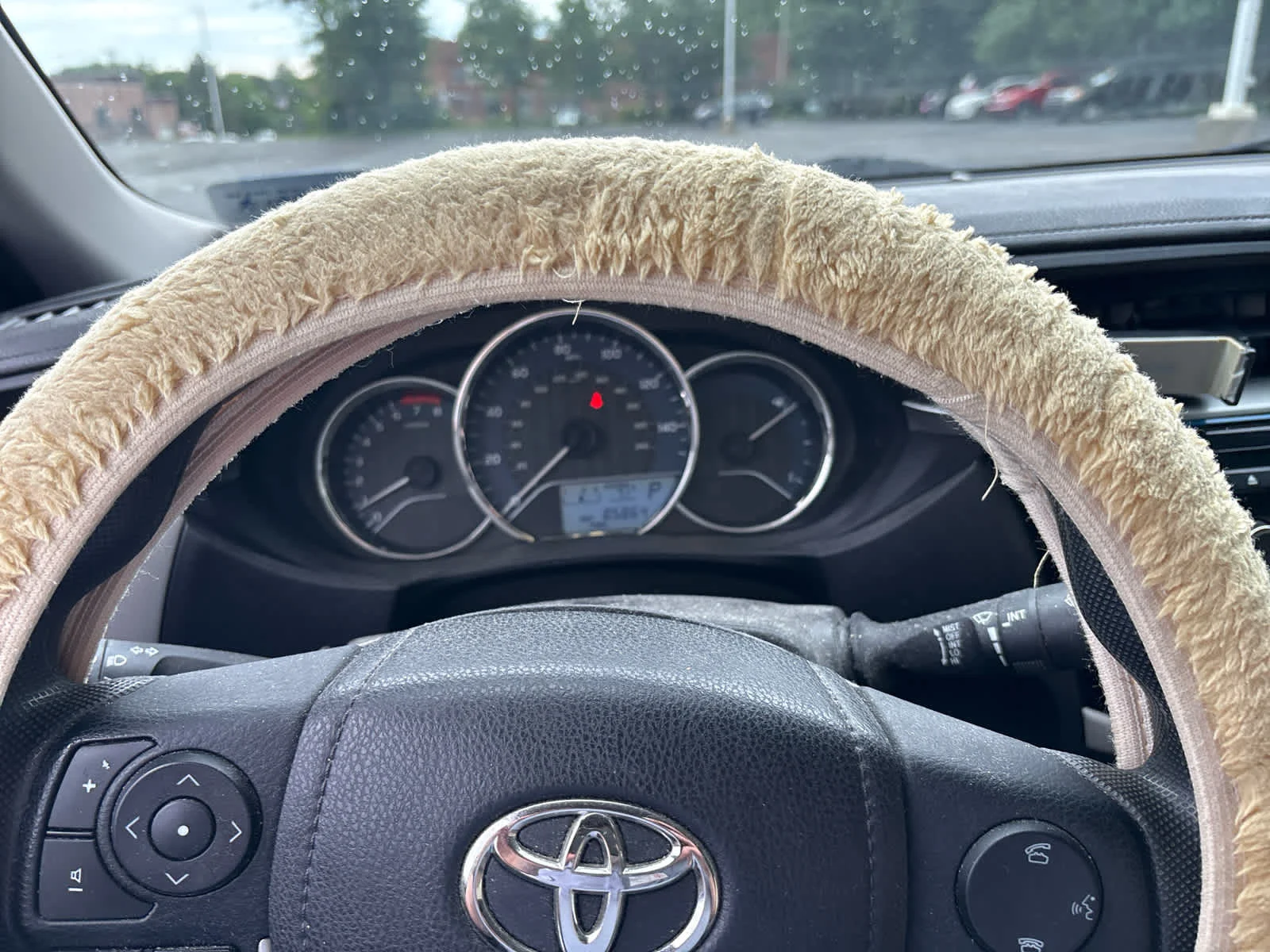 Used 2015 Super White Toyota LE image 10
