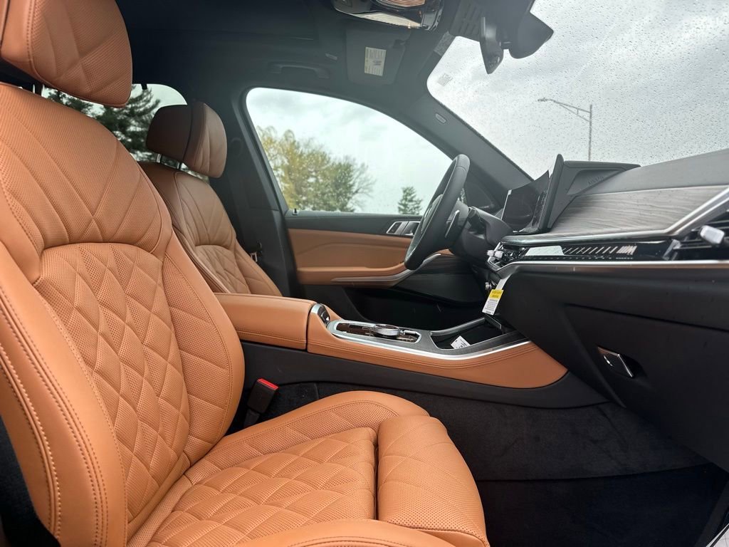New 2026 Dravit Grey Metallic BMW M60i image 21