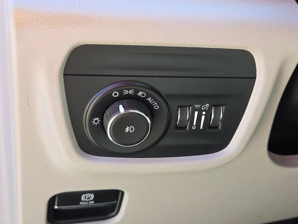 Certified Used 2021 Gray Metallic Jeep Overland image 28