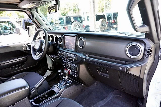 Used 2023 White Jeep Rubicon 4xe image 10