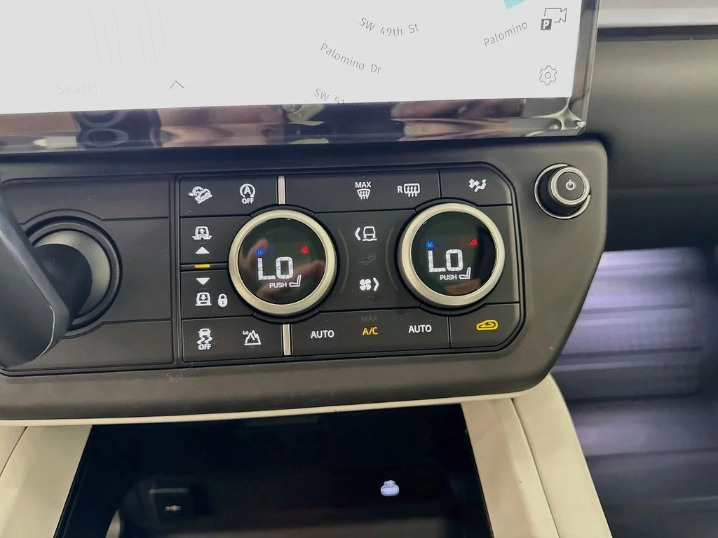 New 2026 Borasco Grey Land Rover X-Dynamic SE image 16