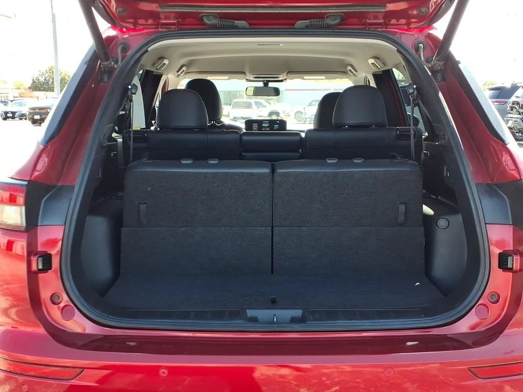 Used 2024 Red Mitsubishi SE image 7