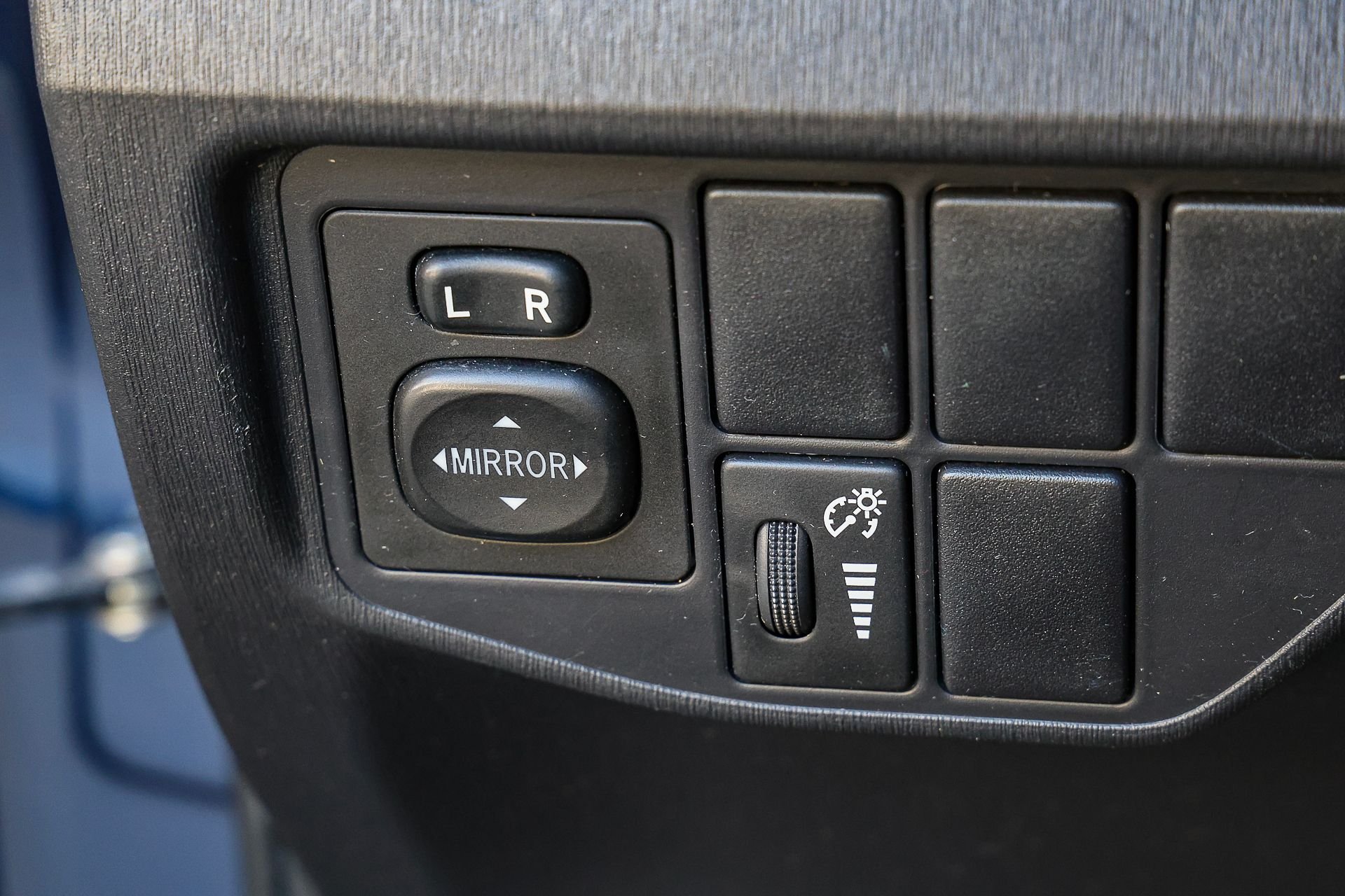 Used 2015 Blue Toyota Four image 24