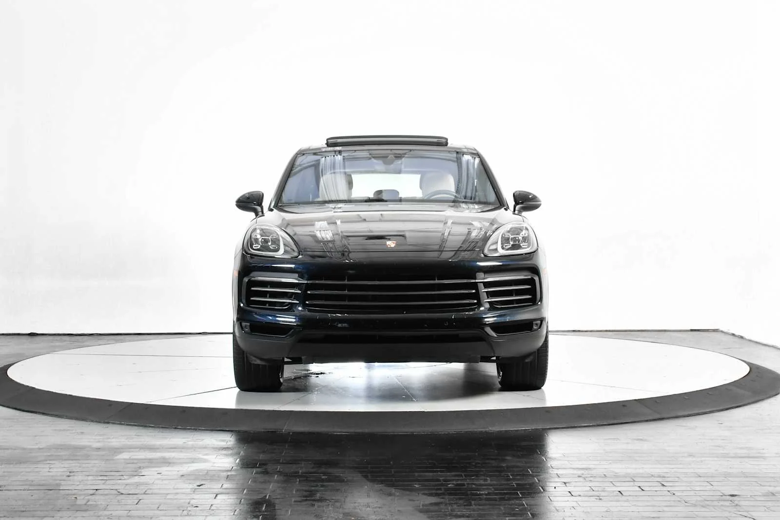 Used 2023 Black Porsche  image 9