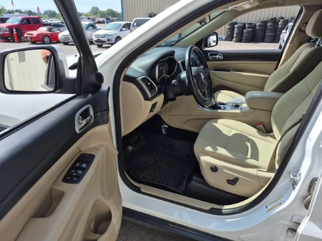 Used 2021 White Jeep Laredo E image 13