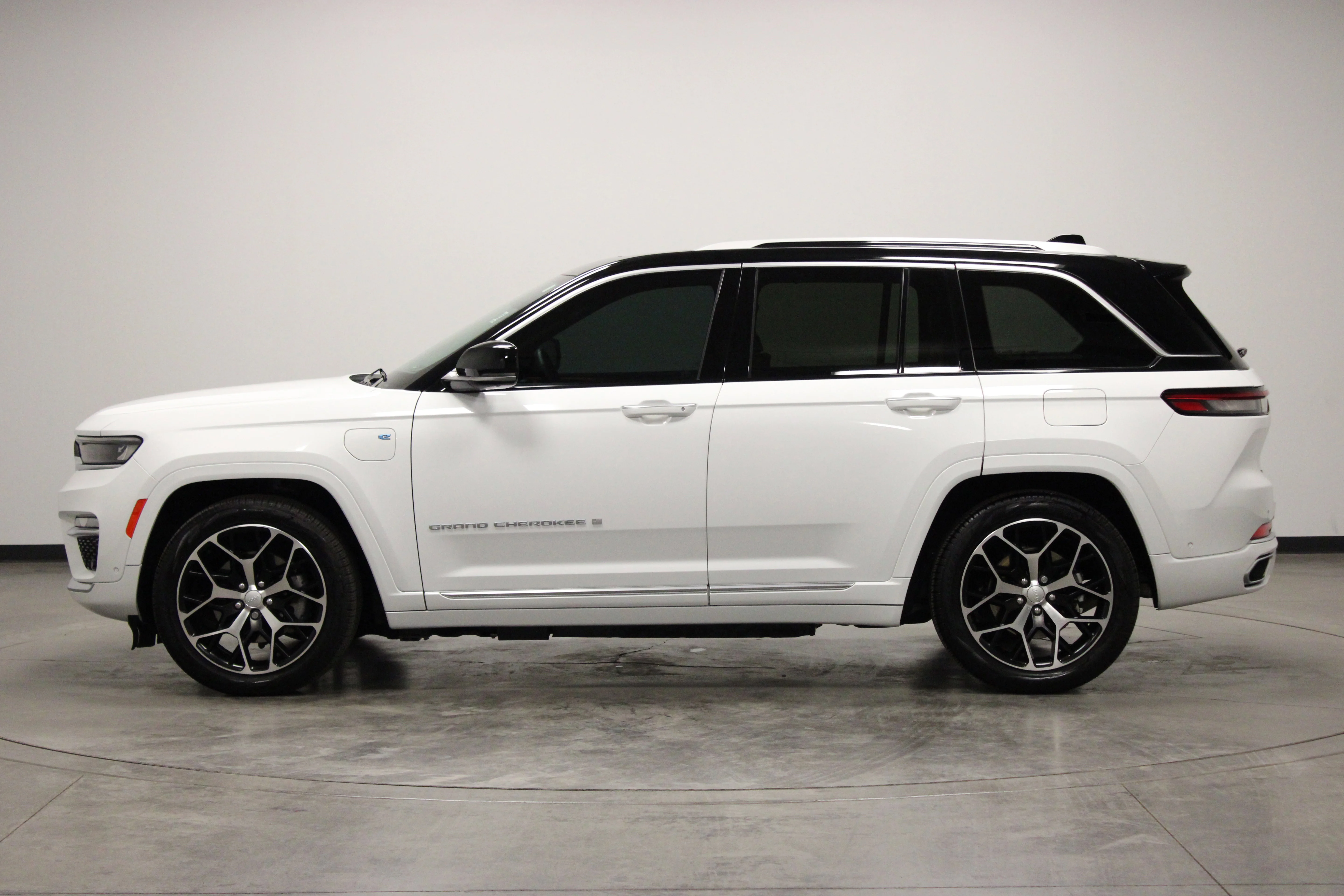 Used 2022 Bright White Clearcoat Jeep Summit Reserve 4xe image 5